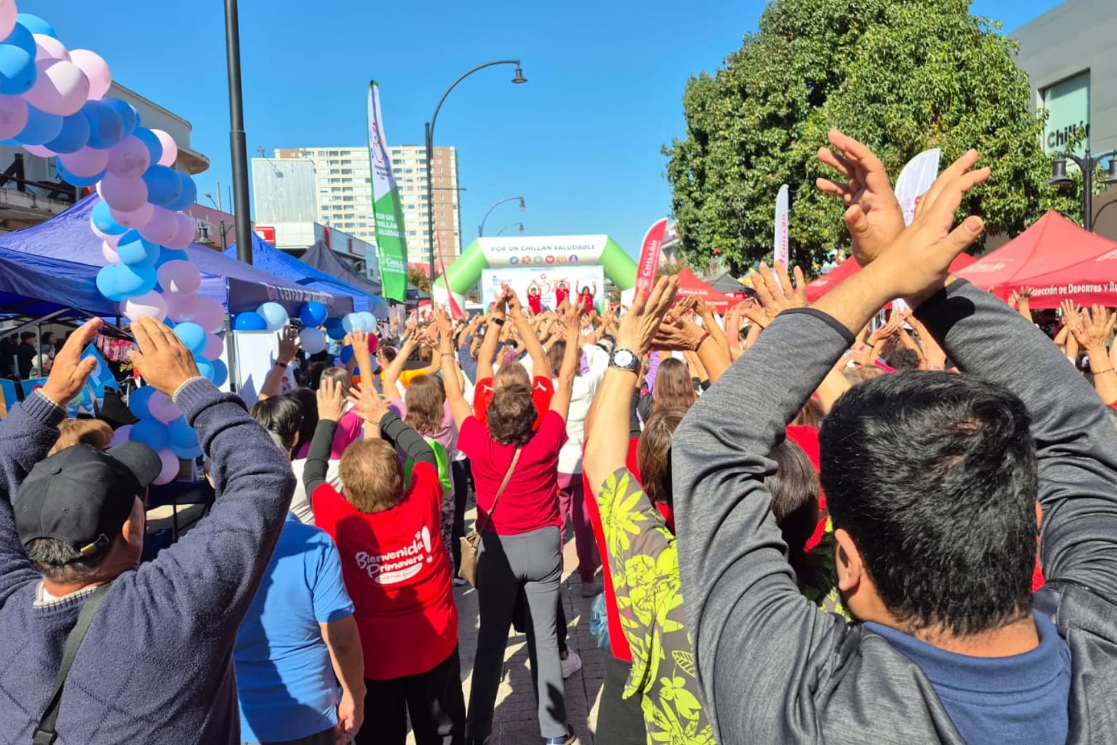 Municipalidad de Chillán conmemoró el Día de la Salud y la Actividad Física con feria ciudadana en el Paseo Arauco